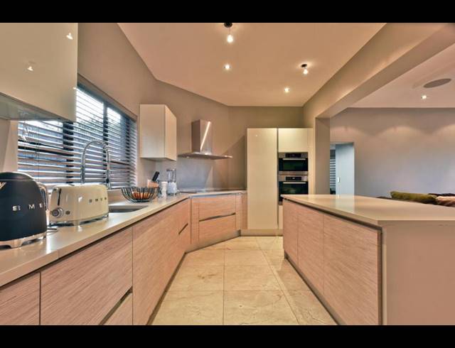 5 BEDROOM HOUSE FOR SALE IN BRYANSTON